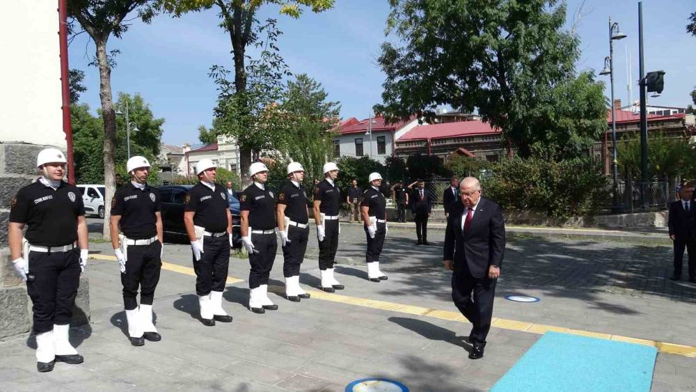 "Ter&ouml;rs&uuml;z T&uuml;rkiye" ve T&uuml;rk-K&uuml;rt kardeşliği vurgusu Kars&rsquo;ta &ouml;ne &ccedil;ıktı
