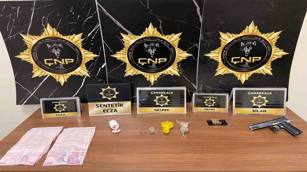 &Ccedil;anakkale&rsquo;de &ccedil;eşitli su&ccedil;lardan aranan 8 ş&uuml;pheli tutuklandı
