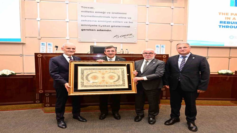 Cumhurbaşkanı Yardımcısı Yılmaz: &lsquo;&lsquo;T&uuml;rkiye ekonomisinin kesintisiz b&uuml;y&uuml;me s&uuml;resi 24 &ccedil;eyreğe ulaştı&rsquo;&rsquo;
