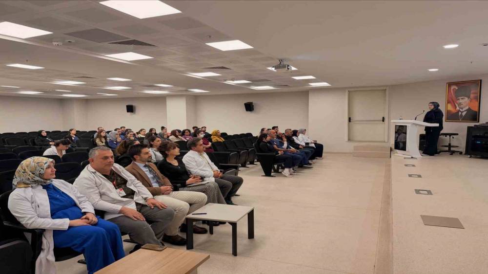 Meng&uuml;cek Gazi EAH&rsquo;de yoğun bakım personeline hizmet i&ccedil;i eğitim
