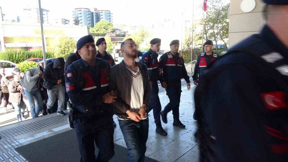 Trabzon merkezli 6 ilde siber su&ccedil; operasyonu: 22 ş&uuml;pheli adliyeye sevk edildi
