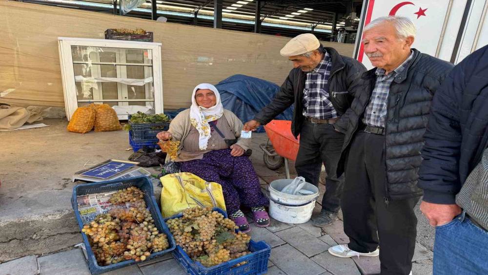 &Ccedil;ivril&rsquo;in meşhur Ko&ccedil;ak &uuml;z&uuml;m&uuml; tezg&acirc;hlarda

