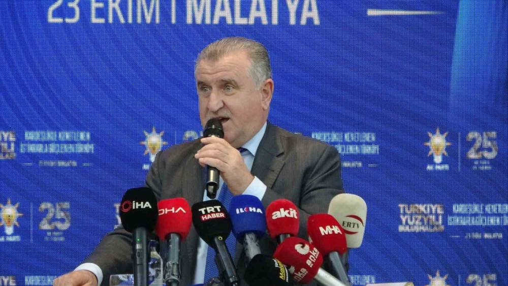 Bakan Bak: "Malatya&rsquo;da 43 spor yatırımı s&uuml;r&uuml;yor, yenileri yolda"

