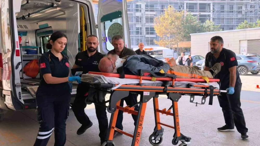 İneg&ouml;l&rsquo;de &ccedil;atıdan d&uuml;şen 65 yaşındaki usta yaralandı
