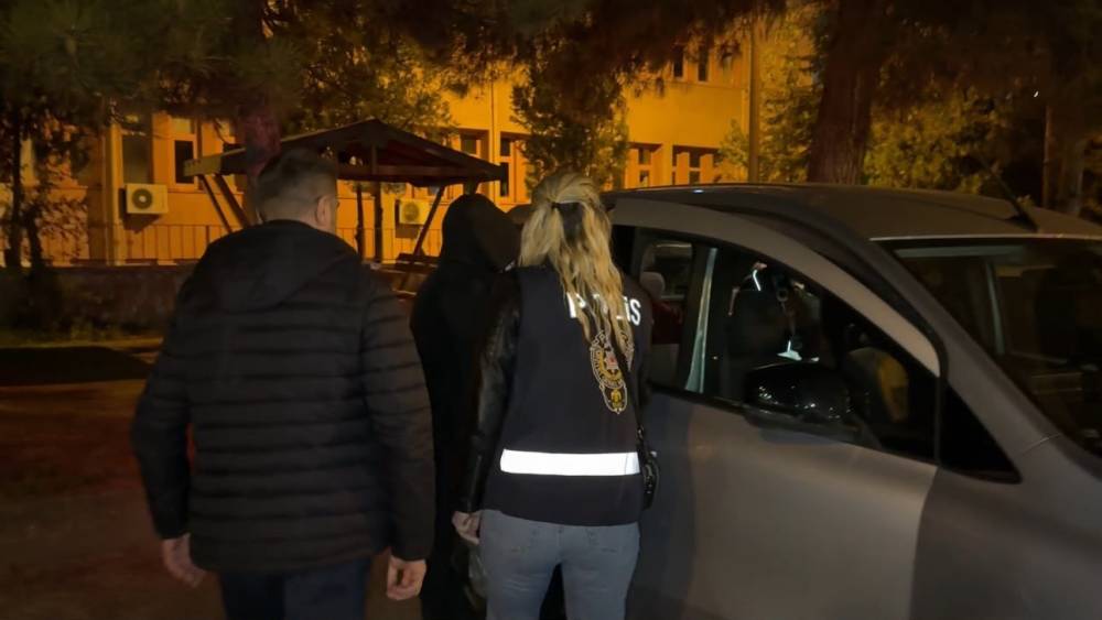 Karab&uuml;k&rsquo;te fuhuş operasyonu: 72 yaşındaki ş&uuml;phelinin de aralarında bulunduğu 4 kişi tutuklandı
