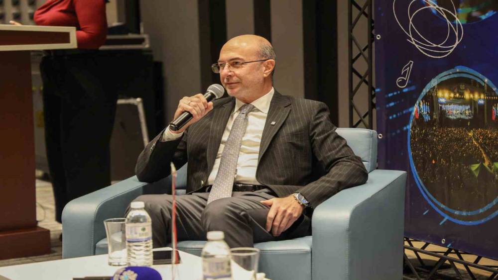 Başkan Pekyatırmacı Gen&ccedil;lik Buluşması&rsquo;nda &uuml;niversiteli gen&ccedil;lerle bir araya geldi
