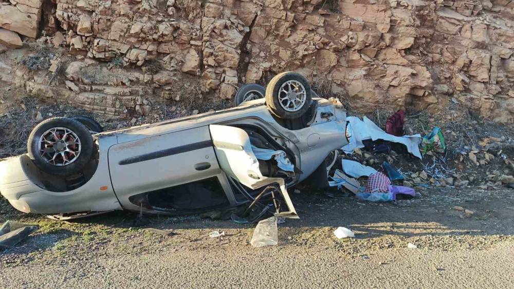 Adıyaman’da otomobil devrildi: 3 yaralı
