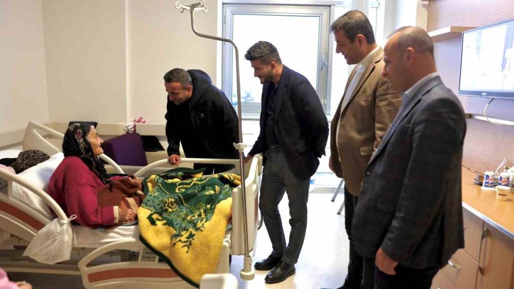 Ak&ccedil;adağ Belediye Başkanı Ulutaş&rsquo;tan hastane ziyareti

