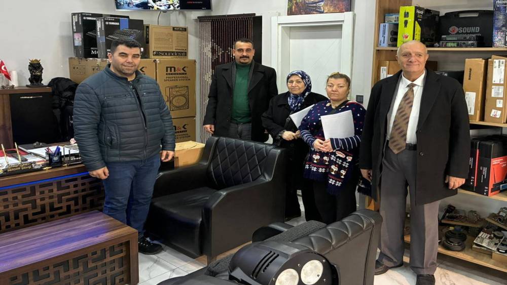 MHP Salihli&rsquo;den &lsquo;Hayırlı g&uuml;nler komşum&rsquo; ziyaretleri s&uuml;r&uuml;yor
