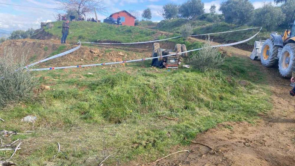 Şarampole devrilen trakt&ouml;r s&uuml;r&uuml;c&uuml;s&uuml; hayatını kaybetti
