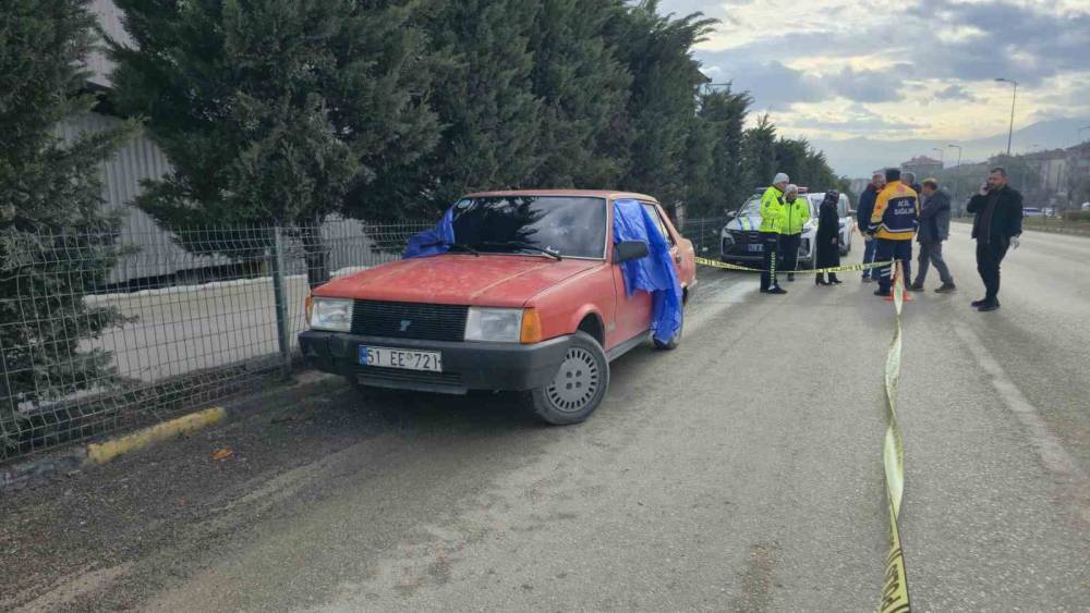 Direksiyon başında fenalaşan s&uuml;r&uuml;c&uuml; hayatını kaybetti
