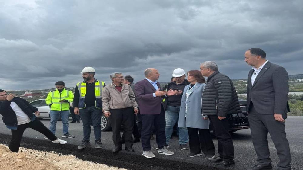 &Ccedil;eşmeli- Kızkalesi Otoyolunda &ccedil;alışmalar yerinde incelendi
