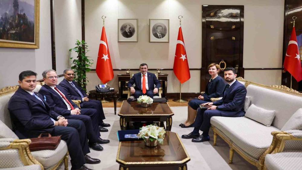 Cumhurbaşkanı Yardımcısı Yılmaz: "T&uuml;rkiye olarak D-8&rsquo;in etkinliğini artıracak bu d&ouml;n&uuml;ş&uuml;m s&uuml;recine samimi ve g&uuml;&ccedil;l&uuml; destek vermeye devam edeceğiz"
