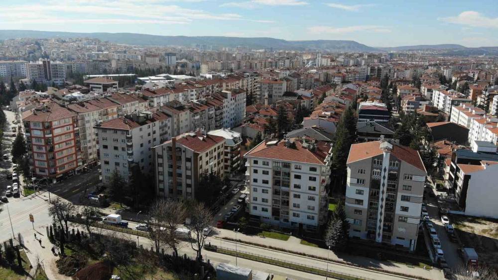 Jeopolitik gelişmeler ve altının y&uuml;kselişi emlak piyasasını etkiledi
