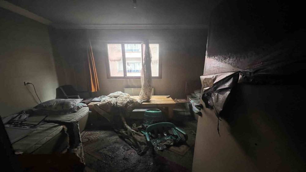 Turgutlu&rsquo;da evini ateşe veren şahıs kalp krizinden hayatını kaybetti
