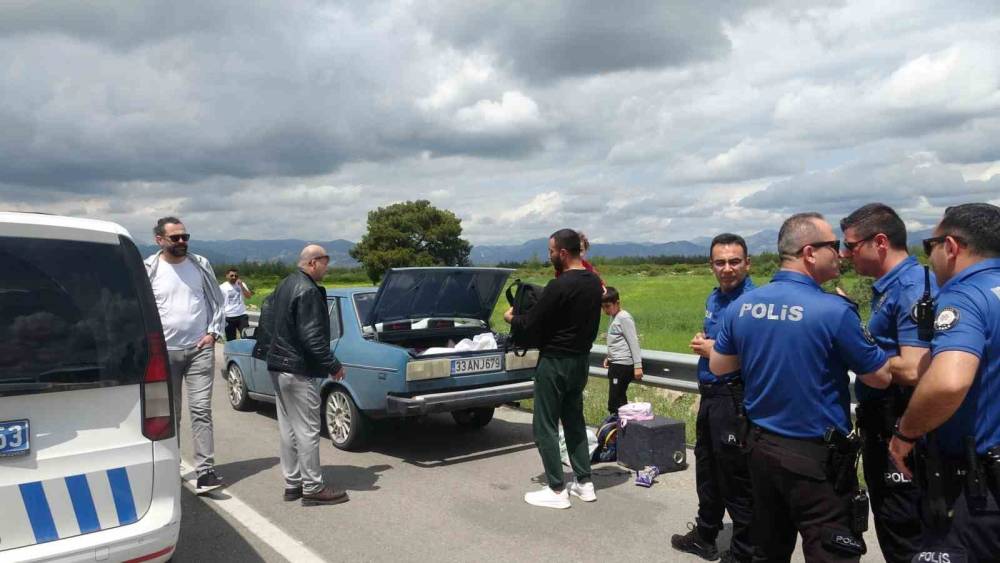 Mersin&rsquo;de bı&ccedil;aklanarak &ouml;ld&uuml;r&uuml;len kadının katil zanlısı kocası Antalya&rsquo;da 20 kilometrelik kovalamacayla yakalandı
