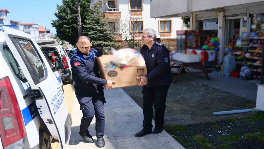 Mahalle bakkalları ve marketlere denetim: Y&uuml;zlerce tarihi ge&ccedil;miş &uuml;r&uuml;n toplandı
