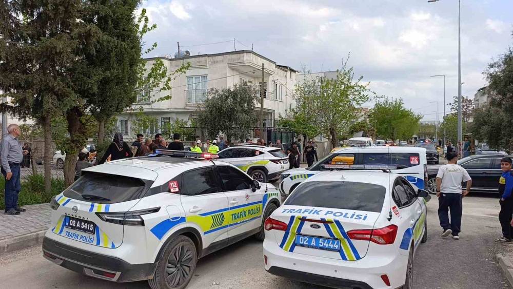 Kaza sonrası birbirlerine saldırdılar
