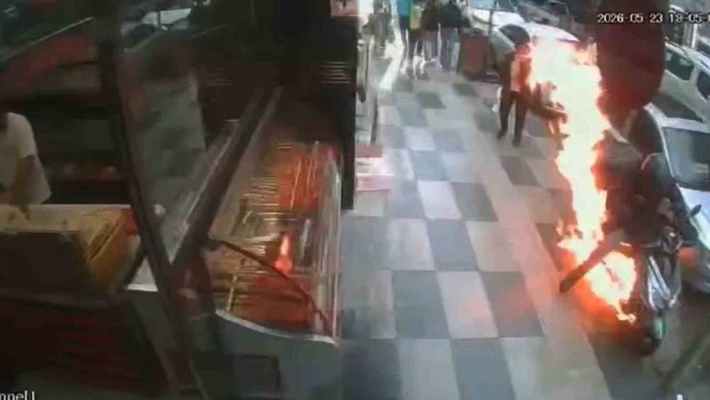Elazığ&rsquo;da marşa bastığı anda motoru alev aldı: O anlar kamerada
