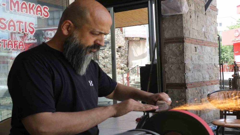 Antalya&rsquo;da bı&ccedil;ak&ccedil;ılarda bayram mesaisi
