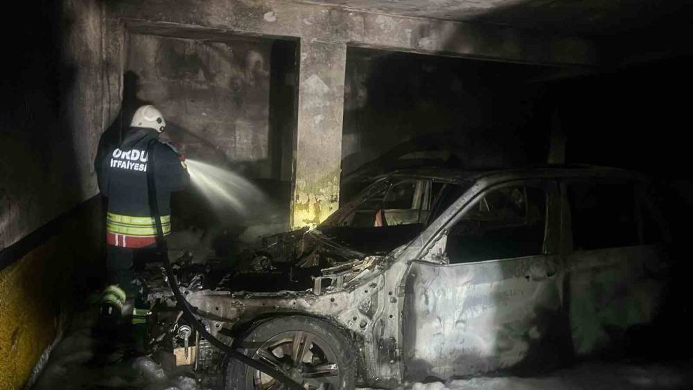 Ordu&rsquo;da otopark yangını: 3 ara&ccedil;ta hasar oluştu

