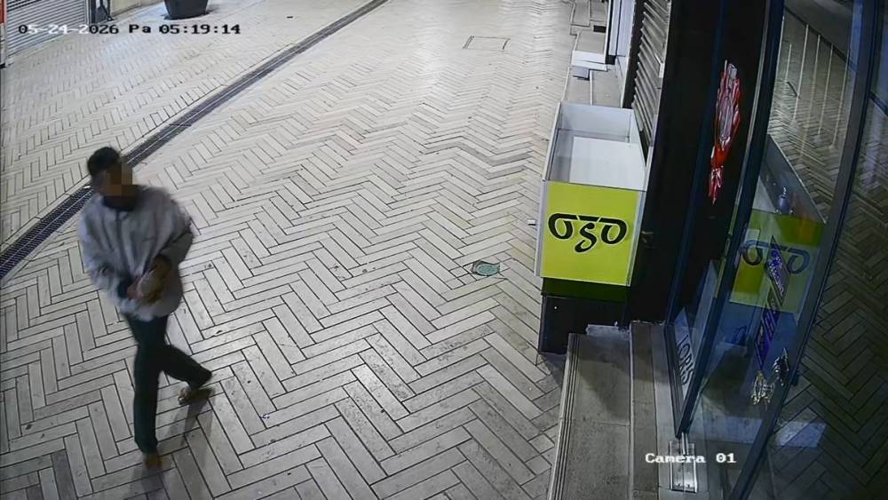 D&uuml;kkanların camını b&ouml;yle kırdı: 14 ayrı su&ccedil; kaydı var
