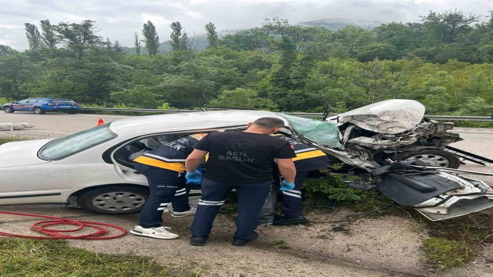 Tokat&rsquo;ta kazada hurdaya d&ouml;nen otomobildeki 5 kişi yaralandı
