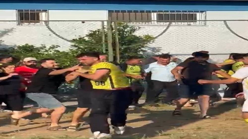 Tarsus&rsquo;ta k&ouml;yler arası futbol turnuvasında ma&ccedil; sonu kavgası
