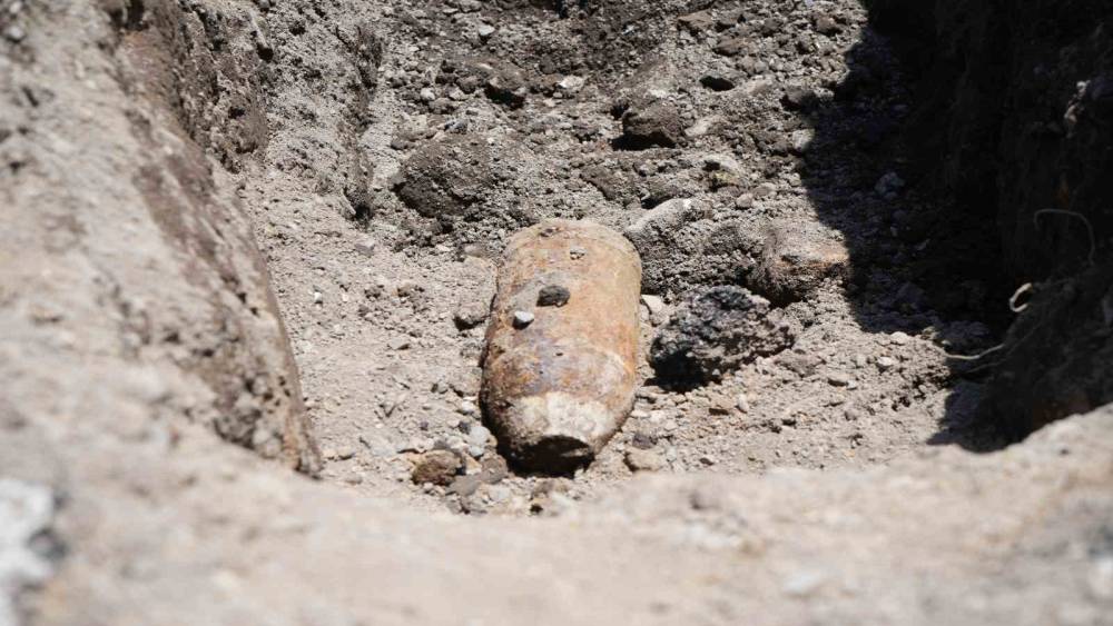 Erzurum&rsquo;da kanalizasyon hattı kazısında m&uuml;himmat paniği
