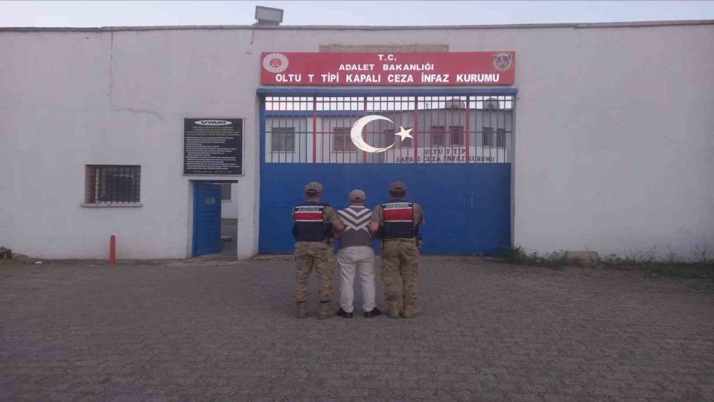 Erzurum&rsquo;da jandarmadan yakalama kararı olan şahıslara operasyon
