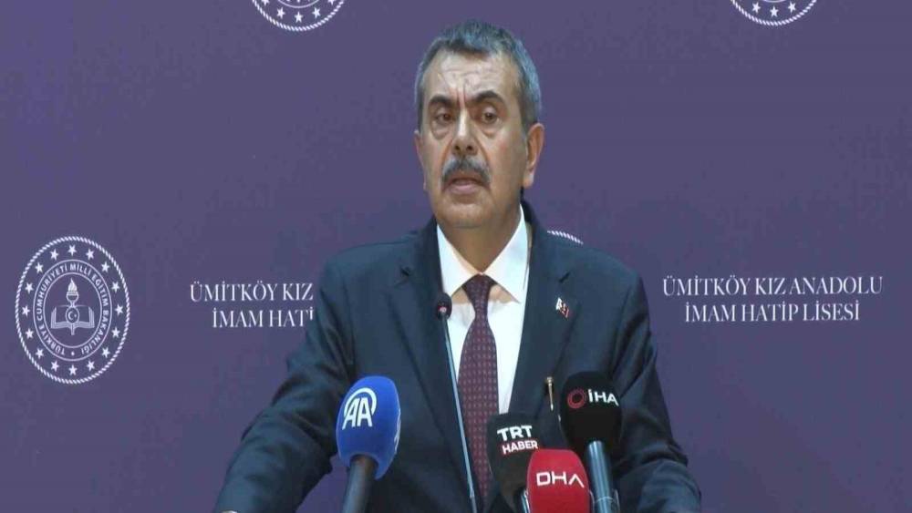 Bakan Tekin: "İmam hatip meslek derslerini branşlaştıracak bir adımı Y&Ouml;K ile beraber y&uuml;r&uuml;t&uuml;yoruz"
