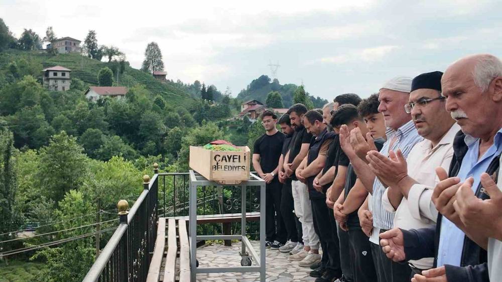 Rize&rsquo;deki feci kazada hayatını kaybeden kadın toprağa verildi
