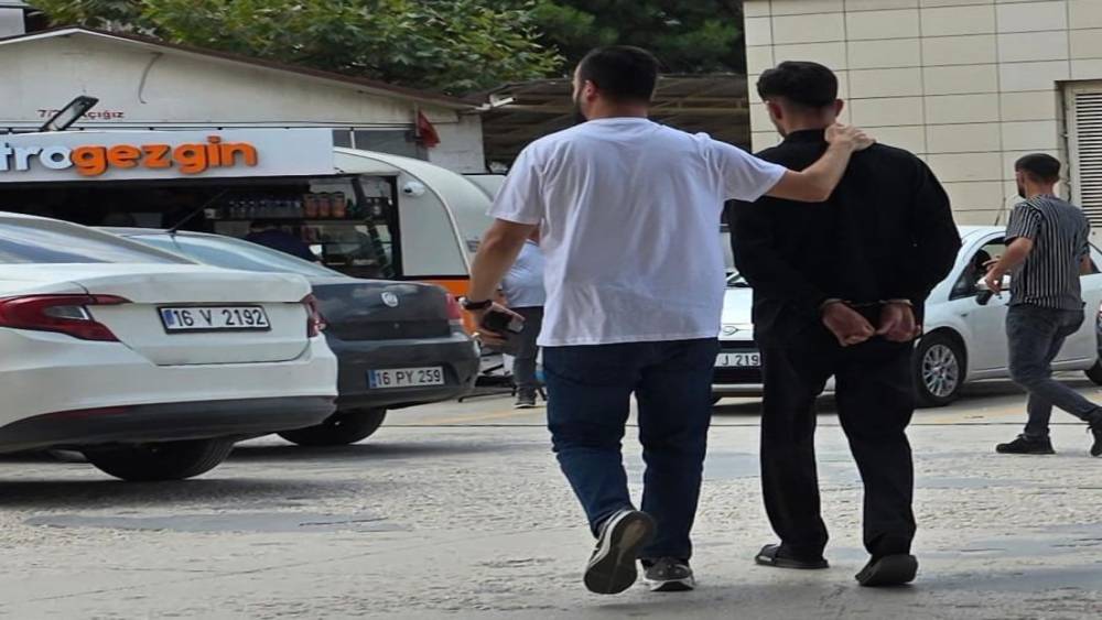 50 kilometre ka&ccedil;an ara&ccedil;tan 20 bin adet uyuşturucu hap &ccedil;ıktı
