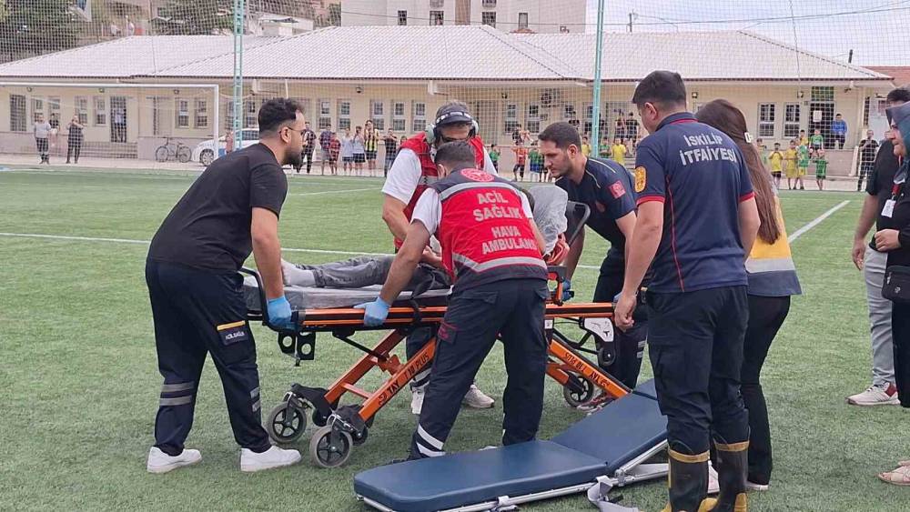 &Ccedil;orum&rsquo;da parmağı kopan &ccedil;ocuk i&ccedil;in helikopter ambulans havalandı
