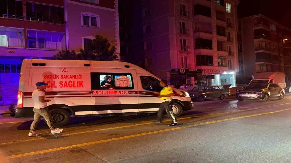 &Ccedil;orum&rsquo;da otomobilin &ccedil;arptığı yaya yaralandı
