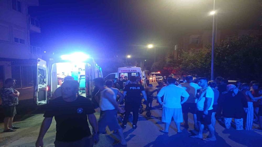 Annesini darp eden babasını bı&ccedil;akladı
