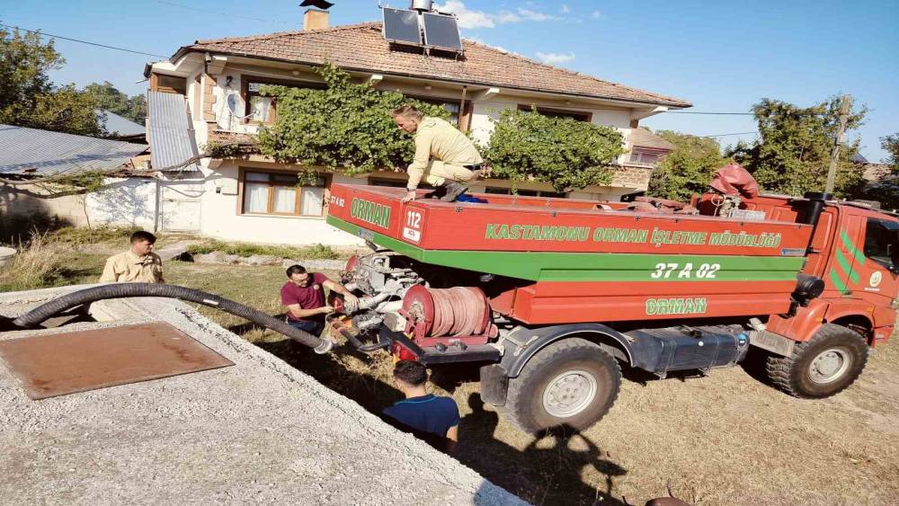 Kastamonu&rsquo;da &ccedil;ıkan yangında bin 500 saman balyası k&uuml;le d&ouml;nd&uuml;
