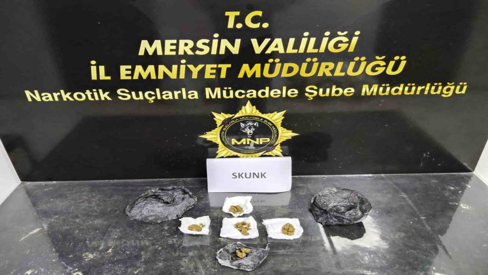 Mersin&rsquo;de sokak satıcılarına operasyon: 2 tutuklama
