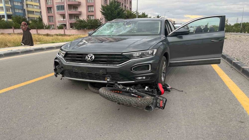 Niğde&rsquo;de otomobil ile elektrikli bisiklet &ccedil;arpıştı: 1 yaralı
