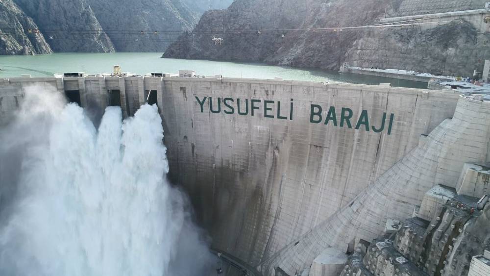 Kurak yılda rekor &uuml;reten Yusufeli, d&ouml;rt barajın da verimini artırdı
