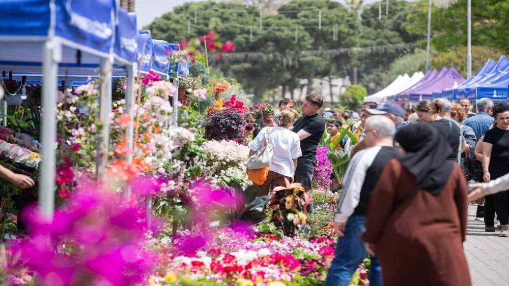 K&uuml;lt&uuml;rpark&rsquo;ta &ccedil;i&ccedil;ek ve bal festivali başlıyor
