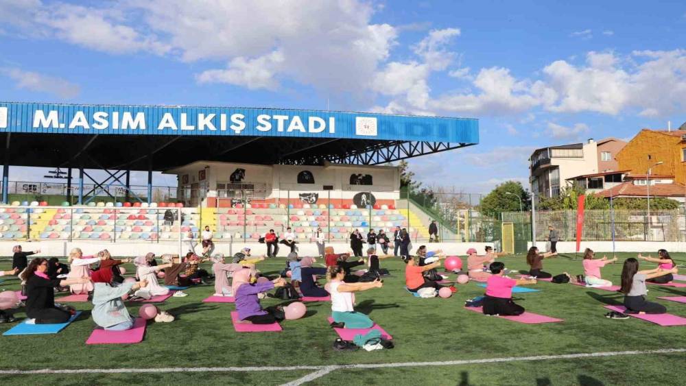 K&uuml;tahya&rsquo;da "Pembe Pilates" etkinliğiyle meme kanserinde erken tanıya dikkat &ccedil;ekildi
