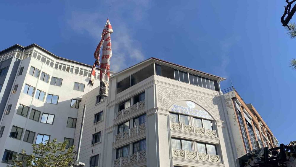 Diyanet Vakfı K&uuml;lt&uuml;r Merkezinde &ccedil;ıkan yangın korkuttu
