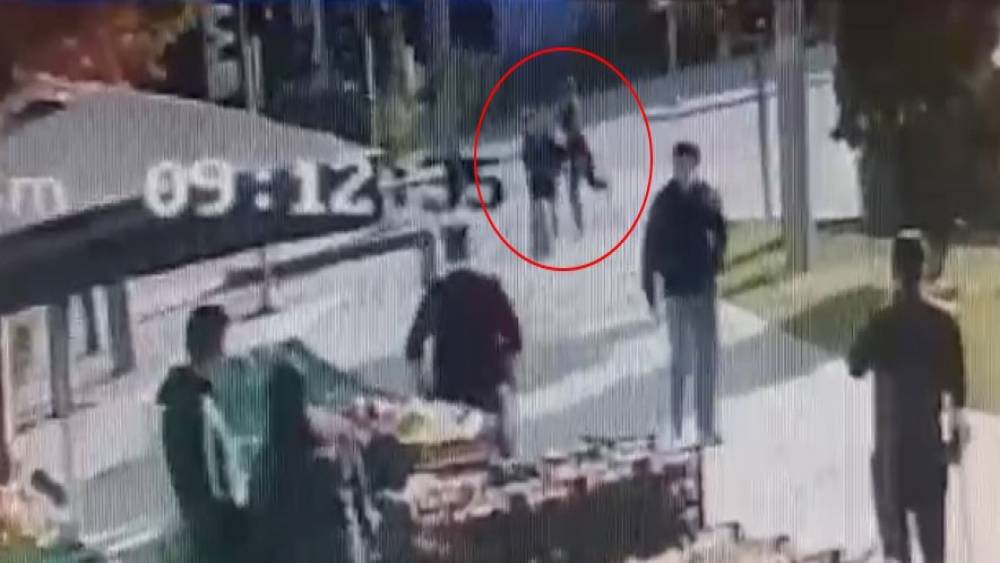 Yoldan ge&ccedil;en &uuml;niversiteli kıza saldıran ş&uuml;pheli yakalandı
