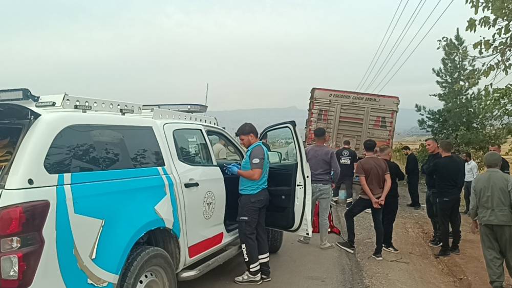 Şırnak&rsquo;ta motosiklet devrildi, s&uuml;r&uuml;c&uuml; hayatını kaybetti
