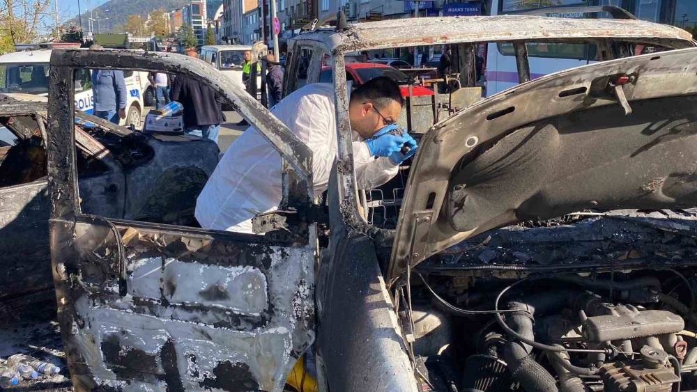 Hopa’da minibüs yangını korkuttu
