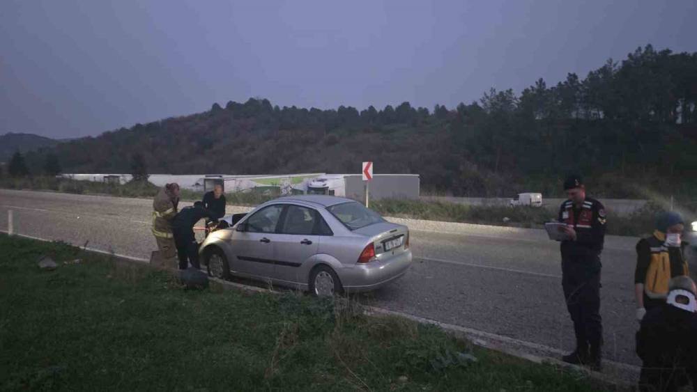 Gönen-Bandırma kara yolunda iki araç çarpıştı: 3 yaralı
