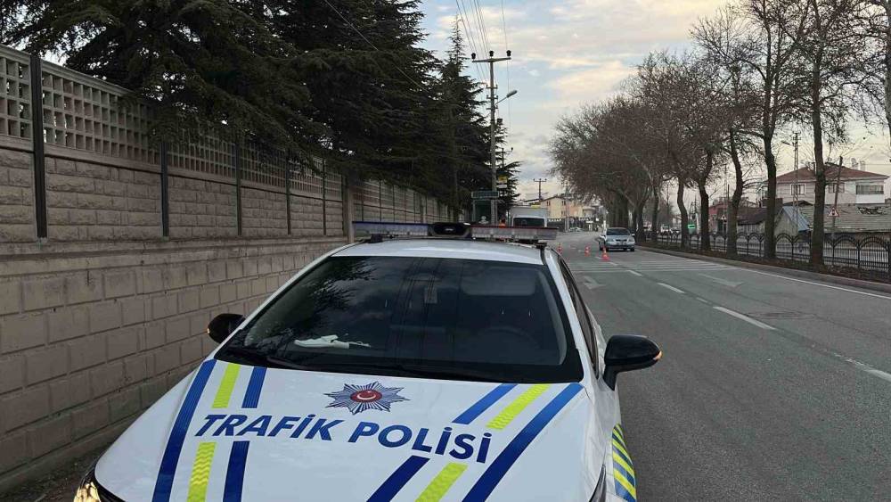 Konya&rsquo;da motosiklet otob&uuml;s durağına &ccedil;arptı: 1 &ouml;l&uuml;
