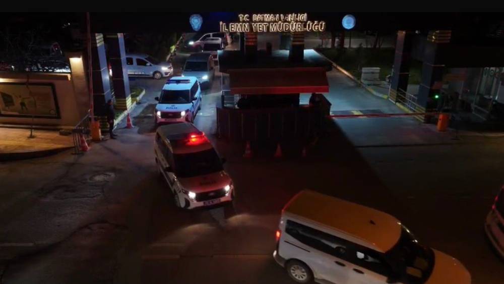 Batman merkezli 10 ilde dev operasyon: 15 milyarlık yasa dışı bahis ağı &ccedil;&ouml;kertildi
