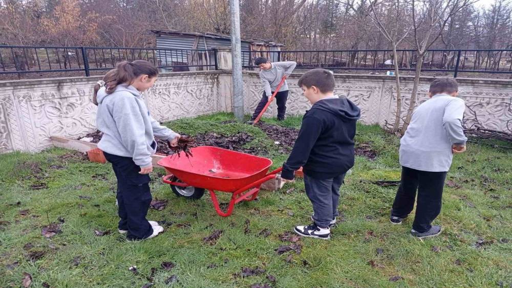 Hisarcık AİHL&rsquo;de organik g&uuml;bre yapımı başladı
